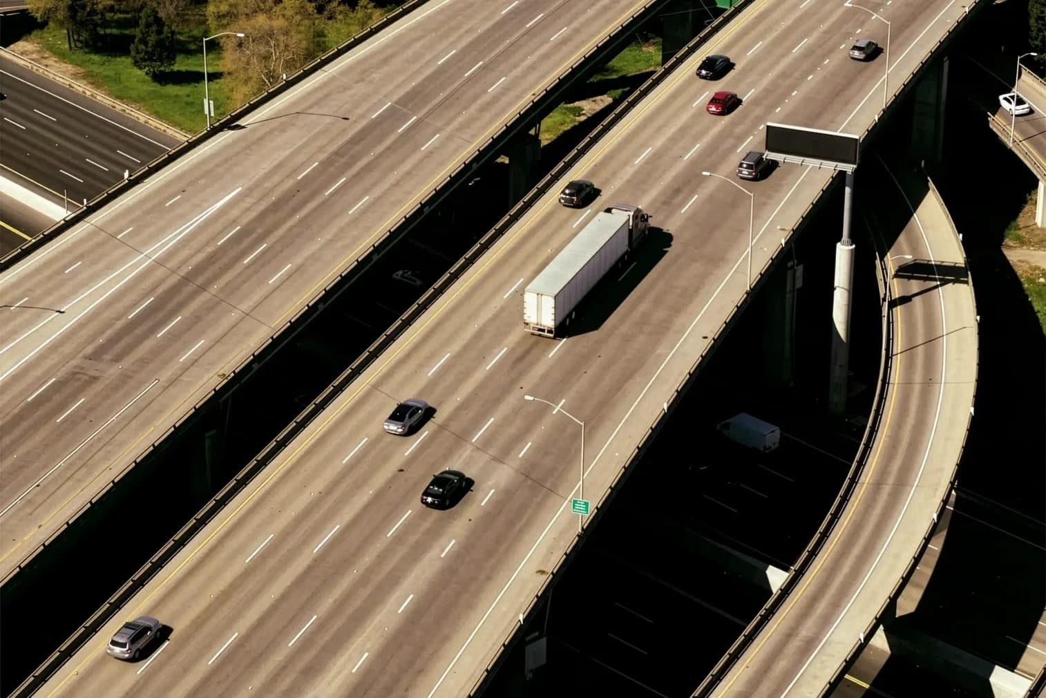 Track cargo conditions in transit
in real time.